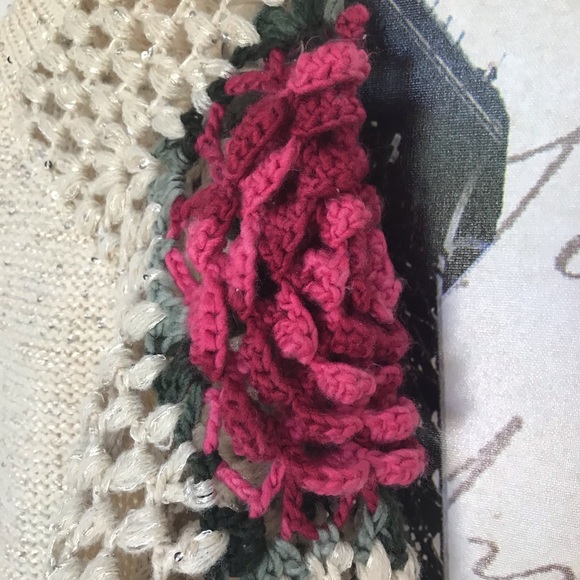 Crochet shoulder flower sweater - Picture 3 of 6
